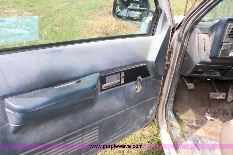 image for item J3671 1994 Chevrolet 1500 pickup truck