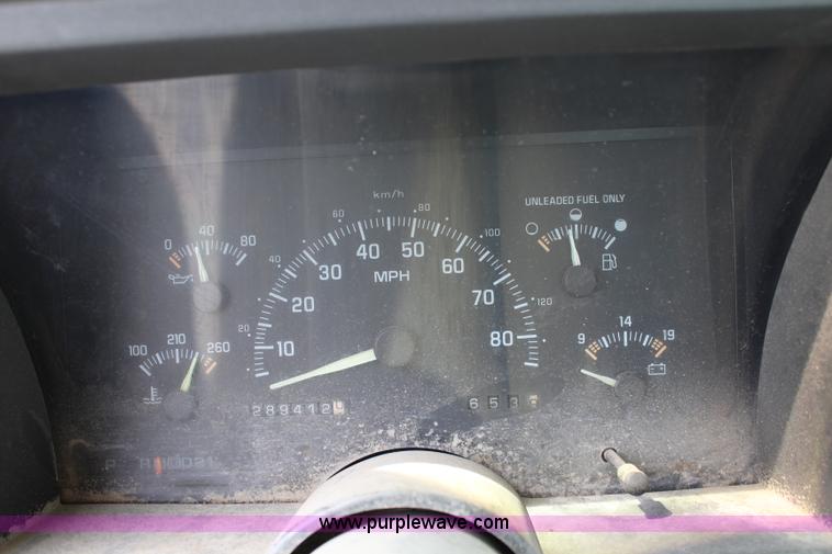 image for item J3671 1994 Chevrolet 1500 pickup truck