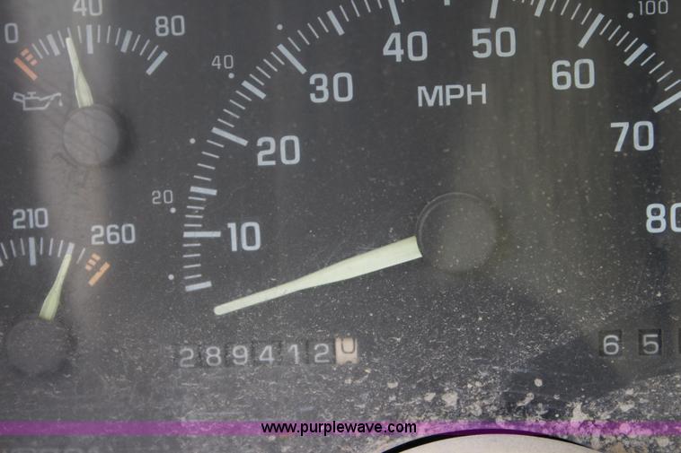 image for item J3671 1994 Chevrolet 1500 pickup truck