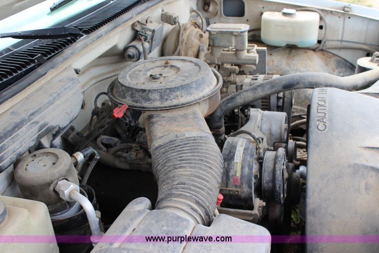 image for item J3671 1994 Chevrolet 1500 pickup truck