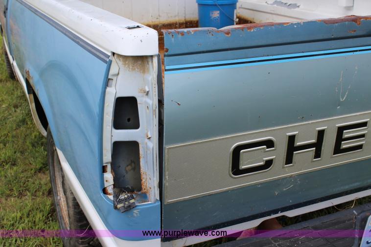 image for item J3671 1994 Chevrolet 1500 pickup truck