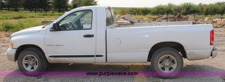 image for item J3690 2005 Dodge Ram 1500 pickup truck