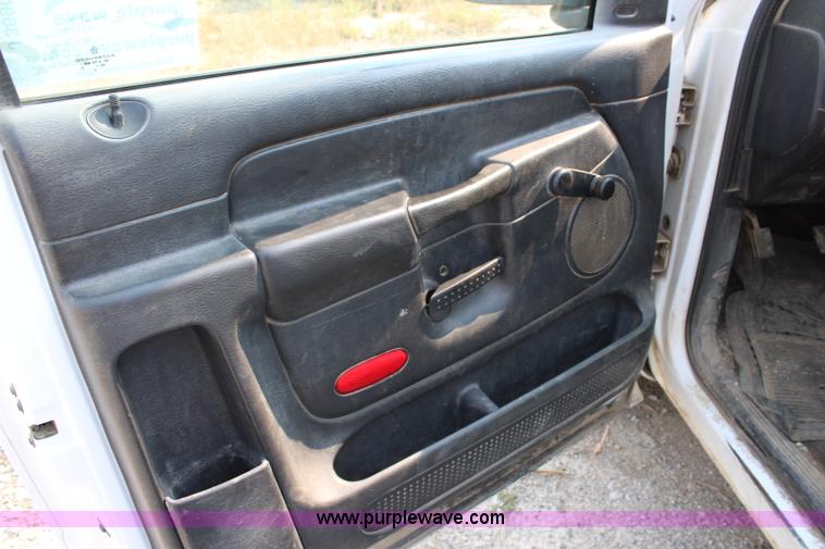 image for item J3690 2005 Dodge Ram 1500 pickup truck