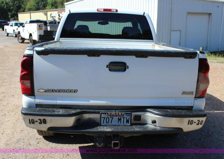 image for item J4420 2006 Chevrolet Silverado 1500 Ext. Cab pickup truck