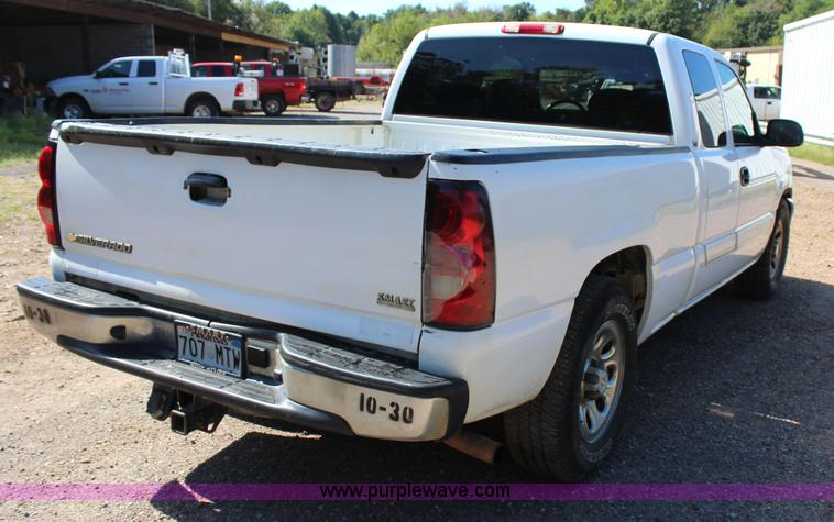 image for item J4420 2006 Chevrolet Silverado 1500 Ext. Cab pickup truck