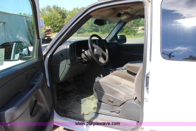 image for item J4420 2006 Chevrolet Silverado 1500 Ext. Cab pickup truck