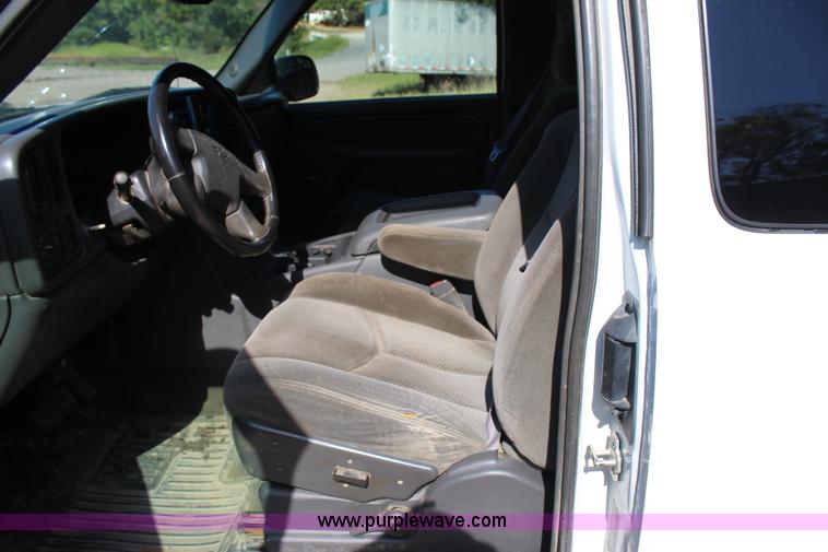 image for item J4420 2006 Chevrolet Silverado 1500 Ext. Cab pickup truck