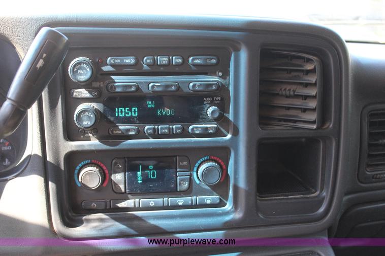 image for item J4420 2006 Chevrolet Silverado 1500 Ext. Cab pickup truck