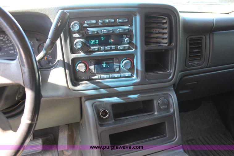 image for item J4420 2006 Chevrolet Silverado 1500 Ext. Cab pickup truck