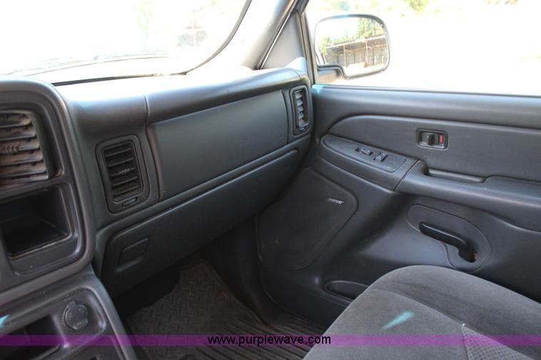 image for item J4420 2006 Chevrolet Silverado 1500 Ext. Cab pickup truck