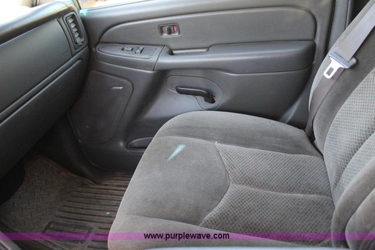 image for item J4420 2006 Chevrolet Silverado 1500 Ext. Cab pickup truck