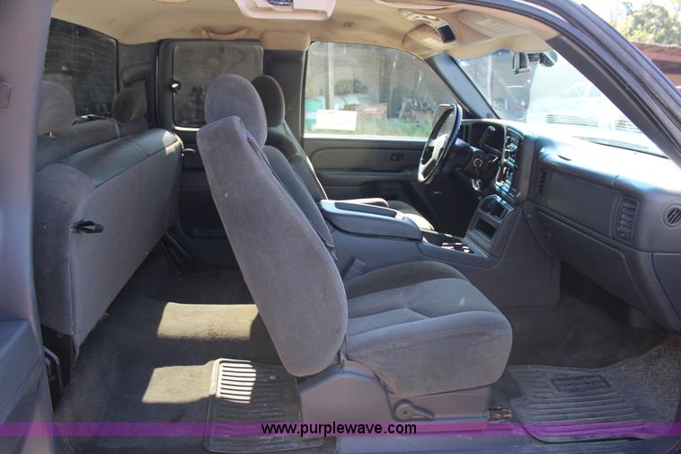 image for item J4420 2006 Chevrolet Silverado 1500 Ext. Cab pickup truck