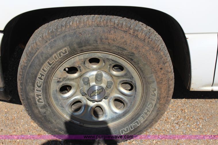 image for item J4420 2006 Chevrolet Silverado 1500 Ext. Cab pickup truck