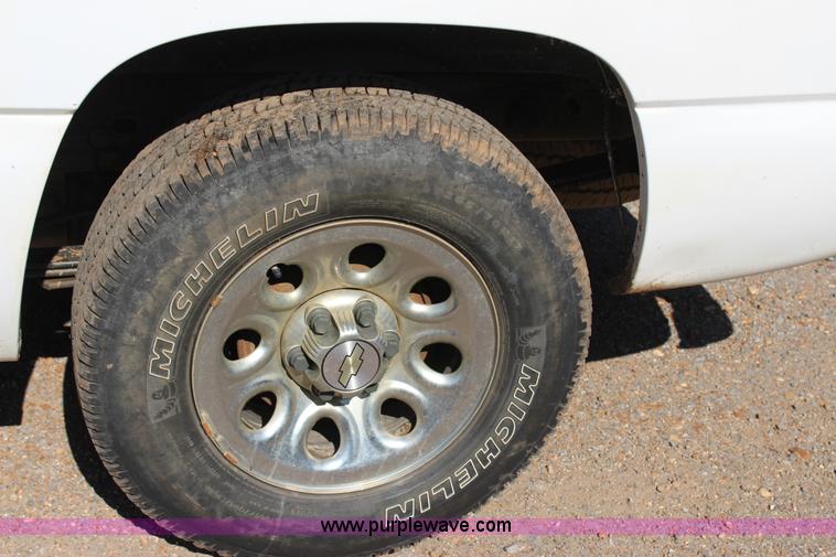 image for item J4420 2006 Chevrolet Silverado 1500 Ext. Cab pickup truck