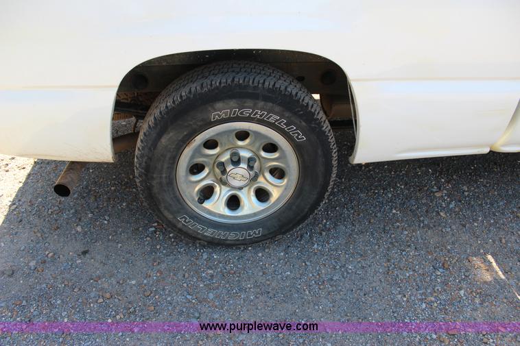 image for item J4420 2006 Chevrolet Silverado 1500 Ext. Cab pickup truck