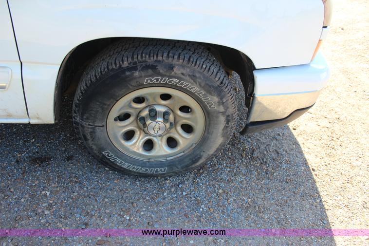 image for item J4420 2006 Chevrolet Silverado 1500 Ext. Cab pickup truck