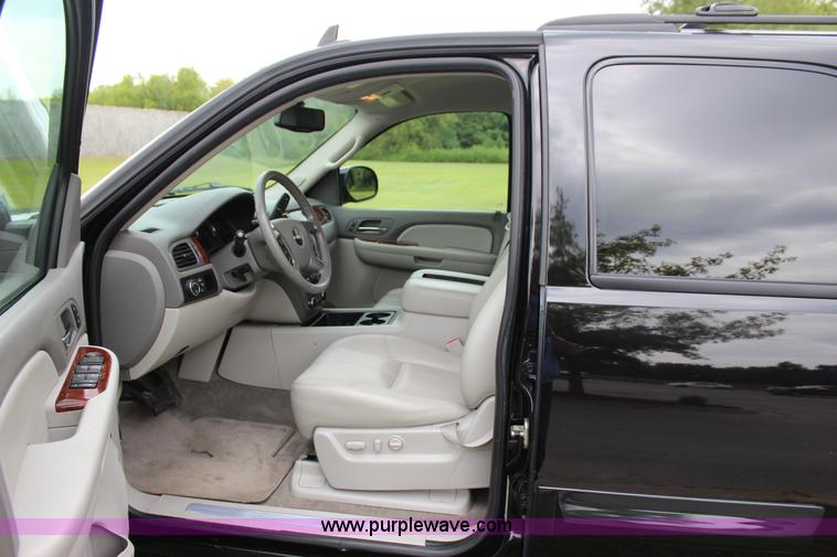 image for item J4424 2009 GMC Yukon SLT SUV