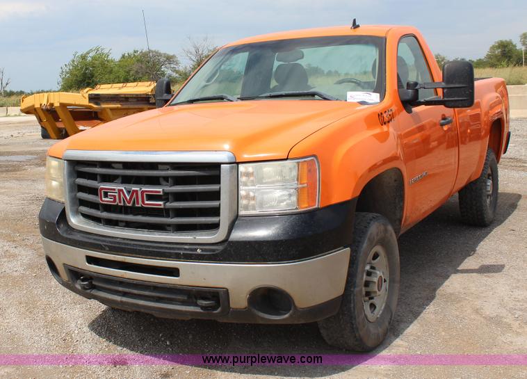 image for item J4425 2008 GMC Sierra 2500HD pickup truck