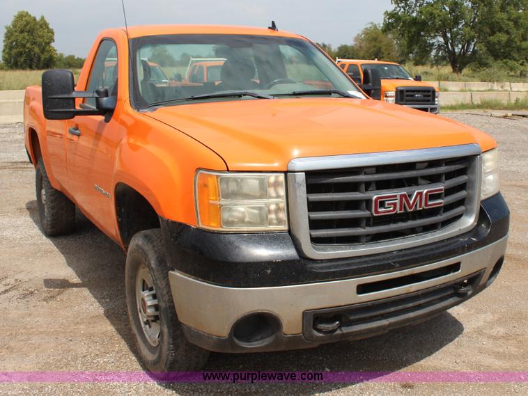 image for item J4425 2008 GMC Sierra 2500HD pickup truck