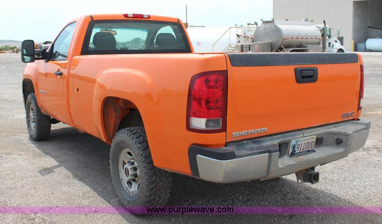 image for item J4425 2008 GMC Sierra 2500HD pickup truck