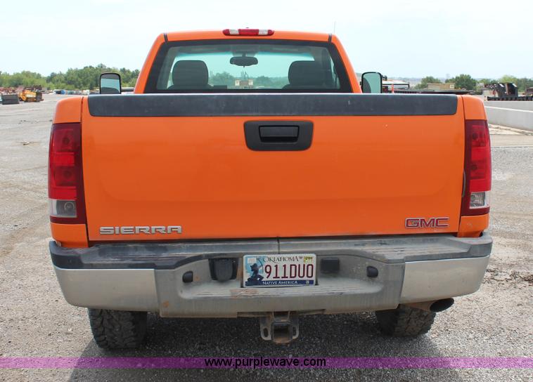 image for item J4425 2008 GMC Sierra 2500HD pickup truck