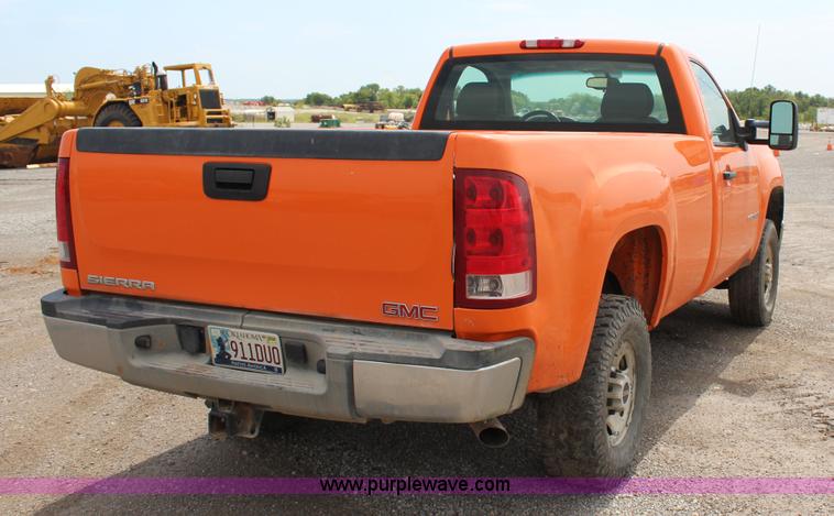 image for item J4425 2008 GMC Sierra 2500HD pickup truck