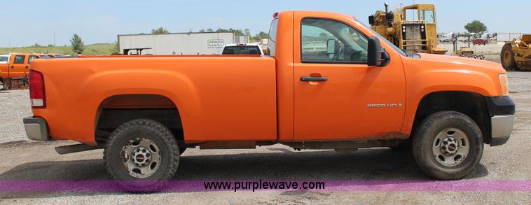 image for item J4425 2008 GMC Sierra 2500HD pickup truck