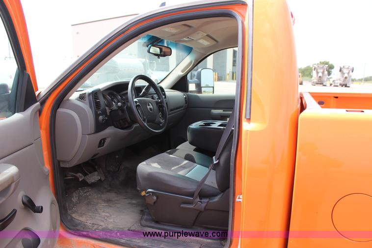 image for item J4425 2008 GMC Sierra 2500HD pickup truck