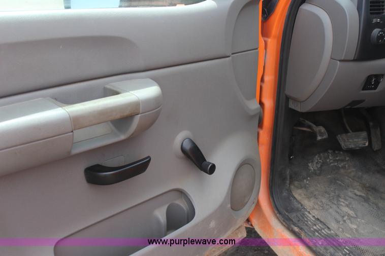 image for item J4425 2008 GMC Sierra 2500HD pickup truck