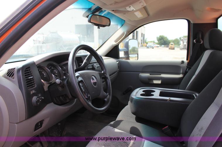 image for item J4425 2008 GMC Sierra 2500HD pickup truck