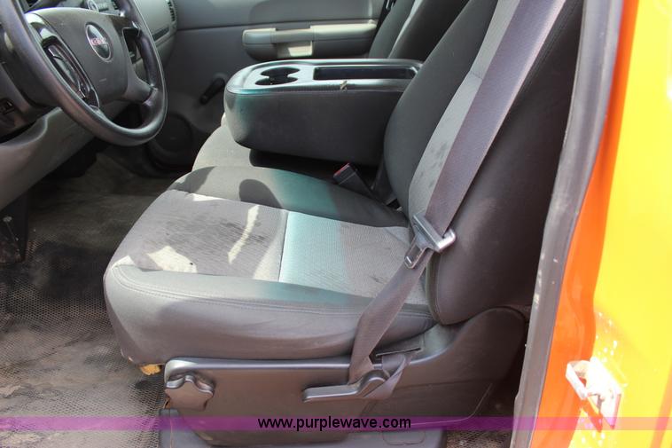 image for item J4425 2008 GMC Sierra 2500HD pickup truck