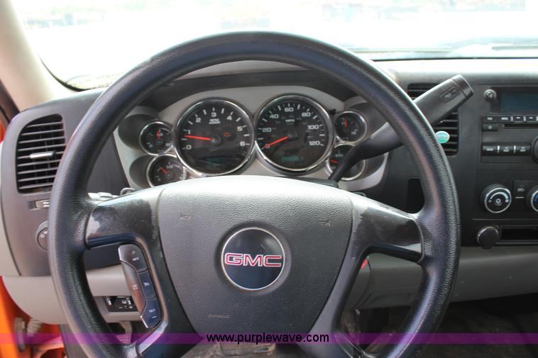 image for item J4425 2008 GMC Sierra 2500HD pickup truck