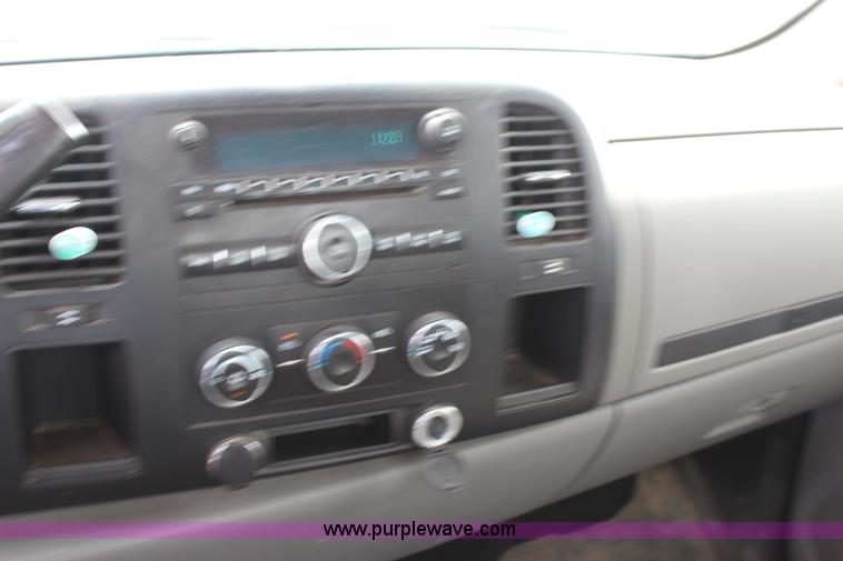 image for item J4425 2008 GMC Sierra 2500HD pickup truck