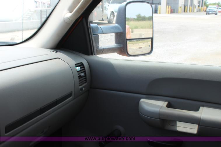 image for item J4425 2008 GMC Sierra 2500HD pickup truck