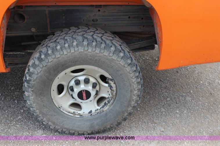 image for item J4425 2008 GMC Sierra 2500HD pickup truck