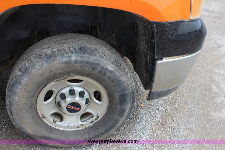 image for item J4425 2008 GMC Sierra 2500HD pickup truck