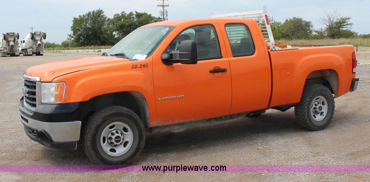 image for item J4426 2009 GMC Sierra 2500HD Ext. Cab pickup truck