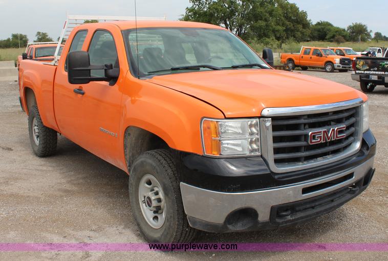image for item J4426 2009 GMC Sierra 2500HD Ext. Cab pickup truck