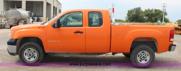 image for item J4426 2009 GMC Sierra 2500HD Ext. Cab pickup truck