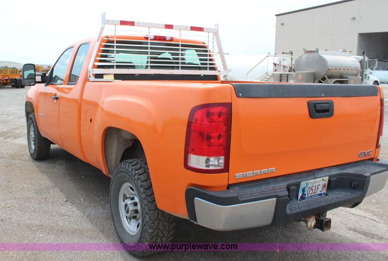 image for item J4426 2009 GMC Sierra 2500HD Ext. Cab pickup truck