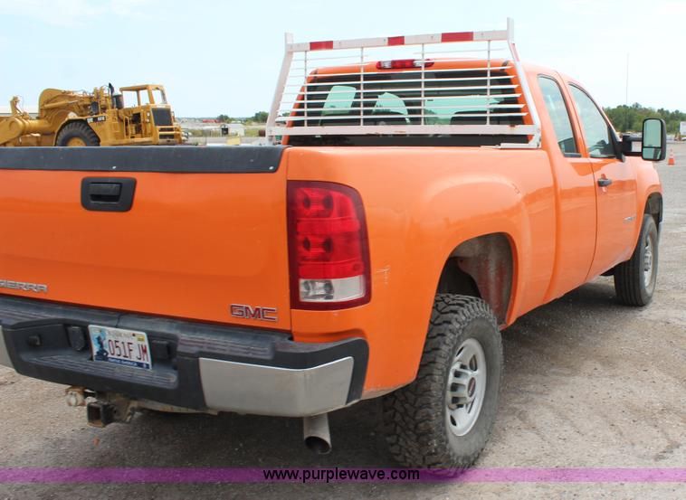 image for item J4426 2009 GMC Sierra 2500HD Ext. Cab pickup truck