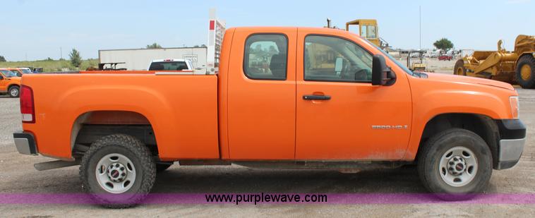 image for item J4426 2009 GMC Sierra 2500HD Ext. Cab pickup truck