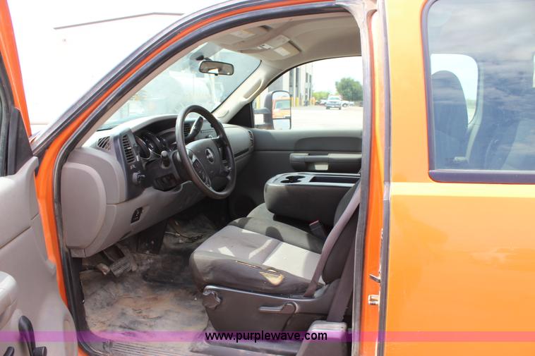 image for item J4426 2009 GMC Sierra 2500HD Ext. Cab pickup truck