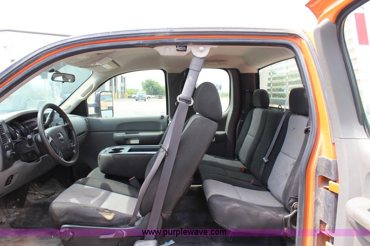 image for item J4426 2009 GMC Sierra 2500HD Ext. Cab pickup truck