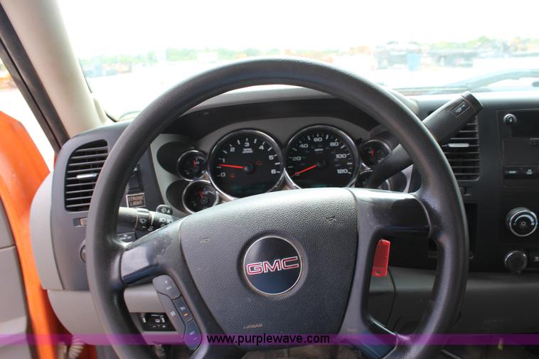 image for item J4426 2009 GMC Sierra 2500HD Ext. Cab pickup truck