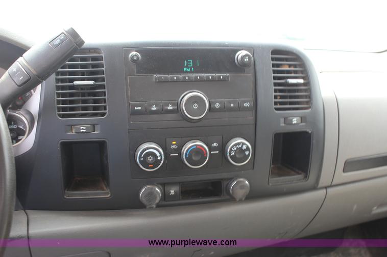 image for item J4426 2009 GMC Sierra 2500HD Ext. Cab pickup truck