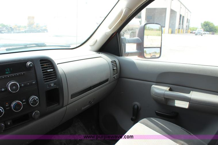 image for item J4426 2009 GMC Sierra 2500HD Ext. Cab pickup truck