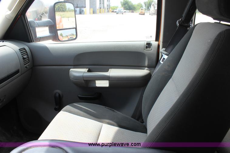 image for item J4426 2009 GMC Sierra 2500HD Ext. Cab pickup truck