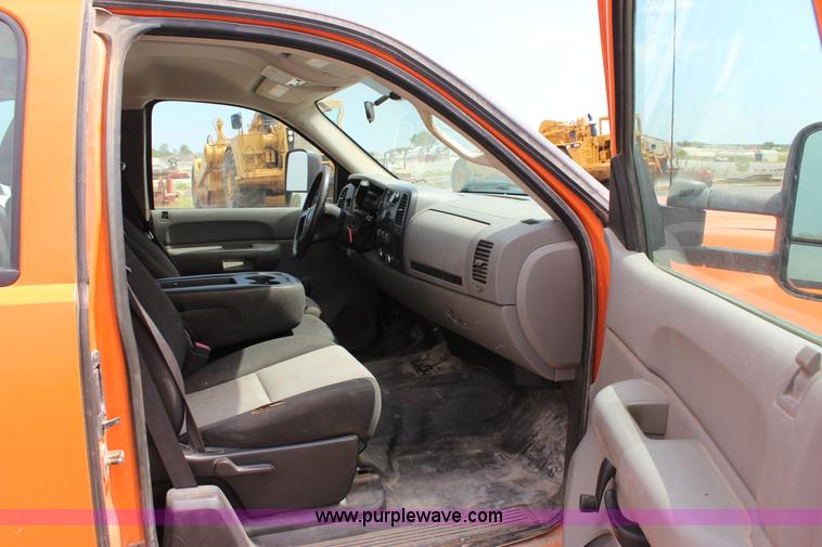 image for item J4426 2009 GMC Sierra 2500HD Ext. Cab pickup truck