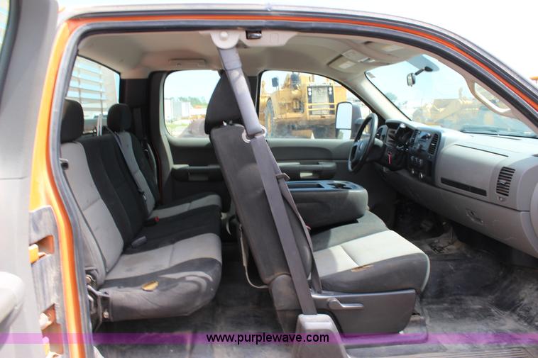 image for item J4426 2009 GMC Sierra 2500HD Ext. Cab pickup truck